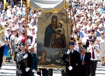 Ukoronowany obraz wrócił z pl. Mickiewicza do kościoła św. Macieja.