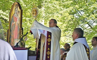Modlitwę poprzedziło powitanie pielgrzymów. Następnie odbyła się krótka adoracja, a po niej liturgia.