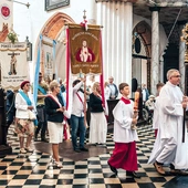 Po Eucharystii wierni zostali zaproszeni do świętowania podczas festynu parafialnego.