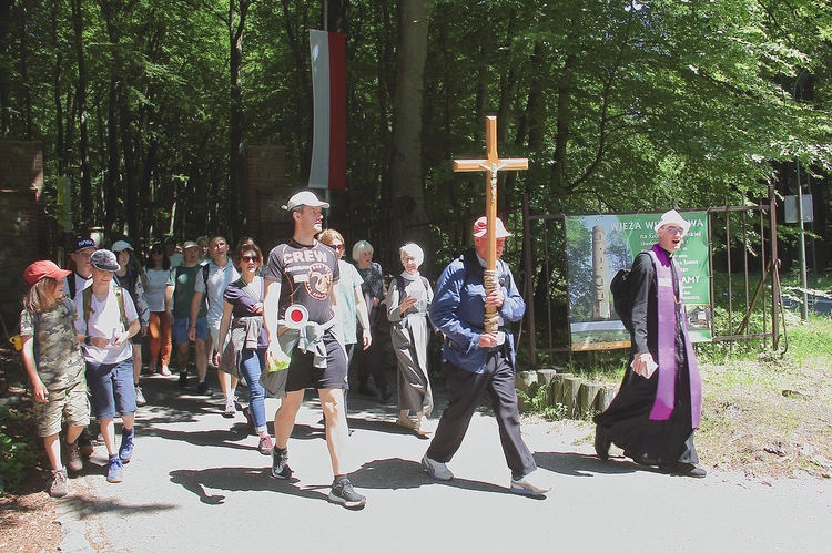 Pątnicy wyszli po południu w kierunku Polanowa.