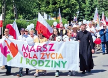 Marsz zakończył się odczytaniem  aktu zawierzenia Bogu życia i rodzin przez serce Maryi.  