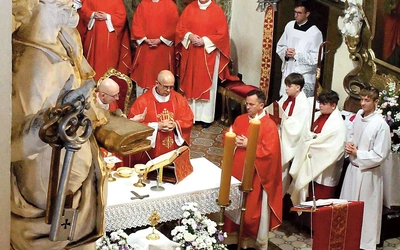 Koncelebrowanej Eucharystii przewodniczył abp Adrian Galbas SAC. 