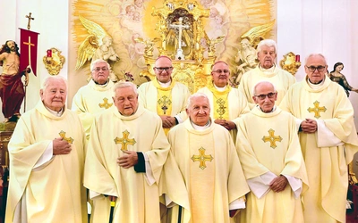 Mimo upływu lat jubilaci wciąż zachowują pogodę ducha i na miarę sił wspierają Kościół kapłańską posługą, modlitwą i świadectwem życia.