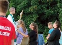 Spotkania adresowane do młodzieży mają liczne grono zwolenników. To czas na bycie we wspólnocie, ale także modlitwę, która potrafi poruszyć do głębi.