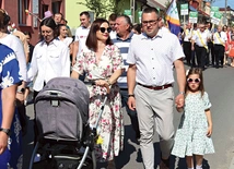 Wspólna obecność dzieci, rodziców i dziadków manifestowała wyznawane wartości.