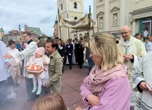 Abp Adrian Galbas zachęcał, by całe nasze życie było procesją,  w której będzie można rozpoznać obecnego w nas żywego Boga.