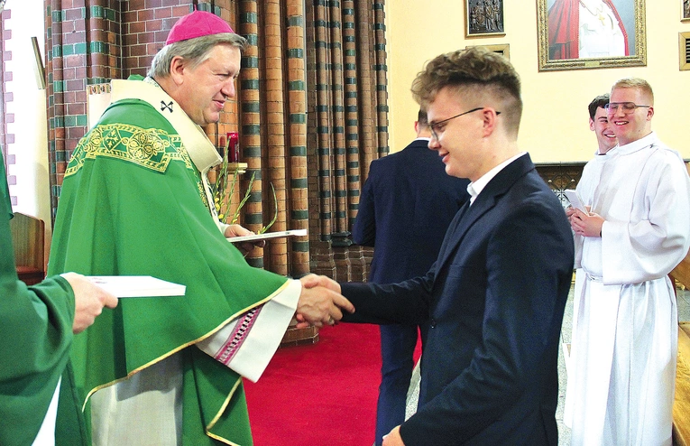 Obecnie w archidiecezji wrocławskiej kształci się  19 kleryków.