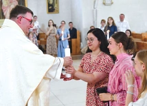 – Dlaczego  warto pojechać na oazę? Odpowiedzi może być tyle, ilu jest uczestników i posługujących. Ale podam tylko jeden, moim zdaniem ważny, powód: doświadczenie miłującego i działającego we wspólnocie Boga, który chce hojnie dawać. Nam pozostaje tylko z otwartym sercem Go przyjąć – podkreśla diecezjalny moderator Ruchu Światło–Życie. 