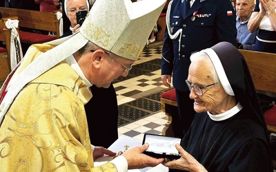 Wręczenie odznaczenia odbyło się 15 czerwca podczas obchodów 75-lecia kapucyńskiej parafii pw. św. Antoniego w Nowej Soli.