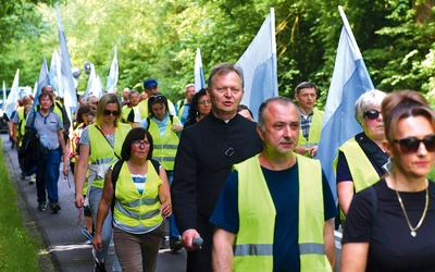 12-kilometrowa pielgrzymka wyrusza w każdą pierwszą sobotę miesiąca o godz. 7.30 z ul.  Rokitniańs- kiej w Między- rzeczu, bez względu na pogodę. Każdy może wziąć w niej udział. Nie trzeba się zapisywać.
