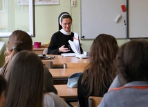 Brak sygnałów, by szkoły wliczały oceny z religii do średniej ocen