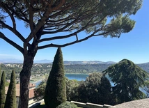 W pałacowych ogrodach Castel Gandolfo