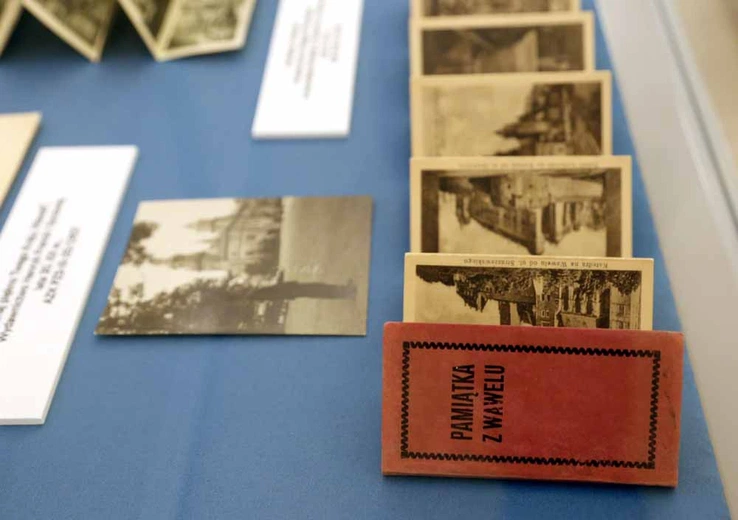 Wawel na starych pocztówkach