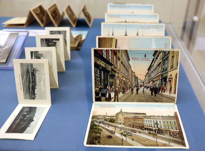 Wawel na starych pocztówkach