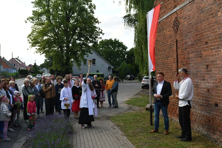 Wianki, mural, koncert i ognisko