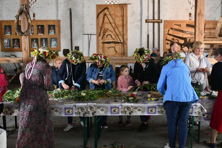 Wianki, mural, koncert i ognisko