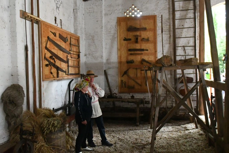 Wianki, mural, koncert i ognisko