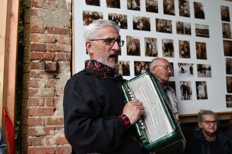 Wianki, mural, koncert i ognisko