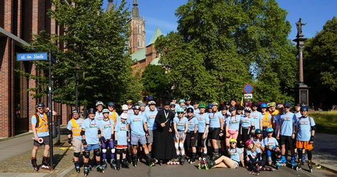 Trwa 9. Rolkowa Pielgrzymka Wrocławska na Jasną Górę. Wędrówka dynamiczna i pełna pasji