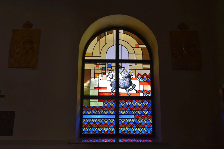 Nowe witraże w Łomnicy Zdroju