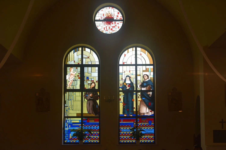 Nowe witraże w Łomnicy Zdroju