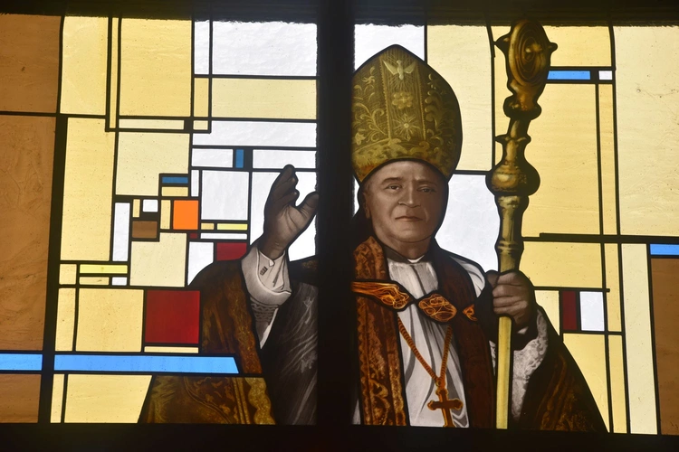 Nowe witraże w Łomnicy Zdroju