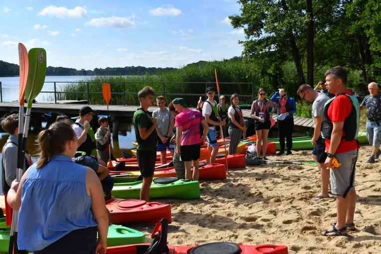 Woda, kajaki i Msza św. z Katolickim Stowarzyszeniem Młodzieży