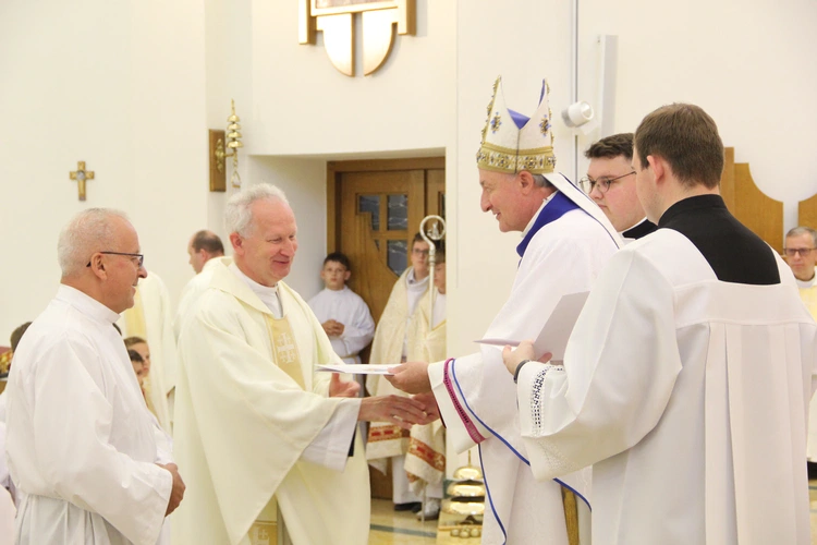 Tarnów. Błogosławieństwo nadzwyczajnych szafarzy Komunii św. 2025