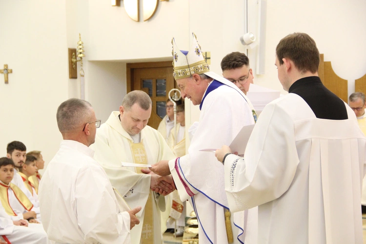 Tarnów. Błogosławieństwo nadzwyczajnych szafarzy Komunii św. 2025