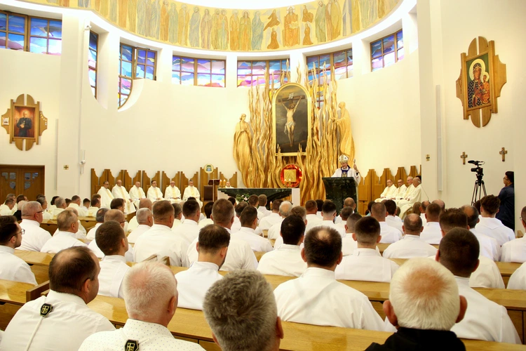 Tarnów. Błogosławieństwo nadzwyczajnych szafarzy Komunii św. 2025