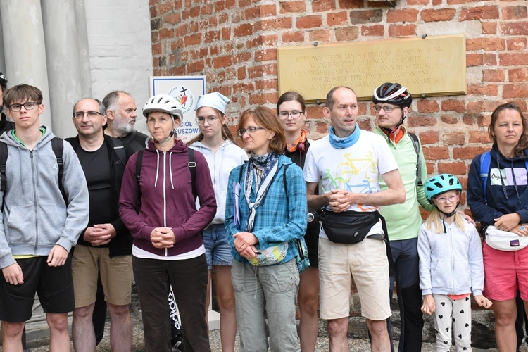 Rowerowa pielgrzymka do Sianowa