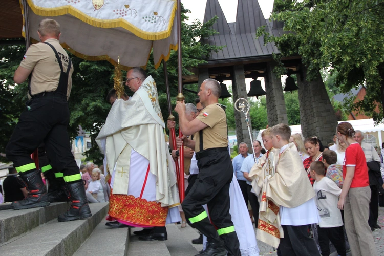 Jurków. 100-lecie parafii i prymicje bp. Jerzego Kołodzieja