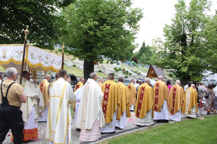 Jurków. 100-lecie parafii i prymicje bp. Jerzego Kołodzieja