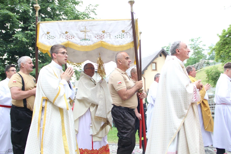 Jurków. 100-lecie parafii i prymicje bp. Jerzego Kołodzieja