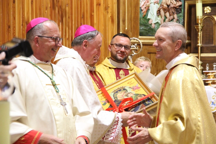 Jurków. 100-lecie parafii i prymicje bp. Jerzego Kołodzieja