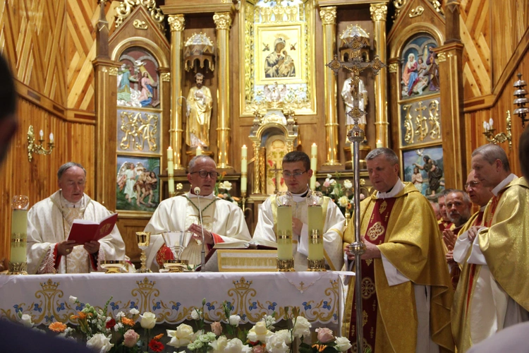 Jurków. 100-lecie parafii i prymicje bp. Jerzego Kołodzieja