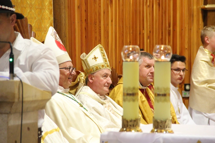Jurków. 100-lecie parafii i prymicje bp. Jerzego Kołodzieja