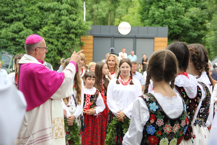 Jurków. 100-lecie parafii i prymicje bp. Jerzego Kołodzieja