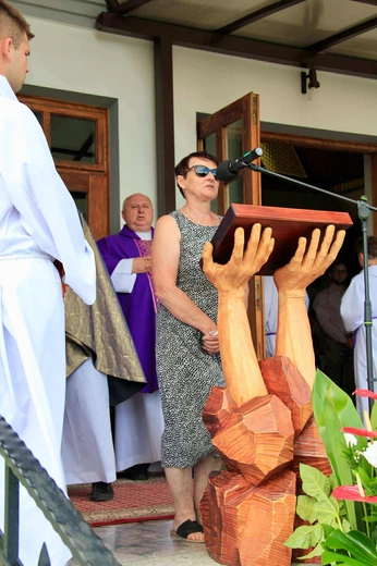 Tablica pamięci ks. Andrzeja Bąka w Pisarzowej