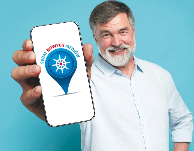 Senior ze smartfonem. Dlaczego mądrzy ludzie zaczynają się gubić w procesie odróżniania prawdy od fałszu?