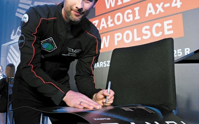 Lecąc w kosmos, badamy Ziemię. Tomasz Rożek o drugim Polaku w kosmosie