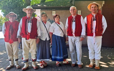 Pielgrzymi,  którzy  do Andrychowa przybyli  aż z Koniakowa.