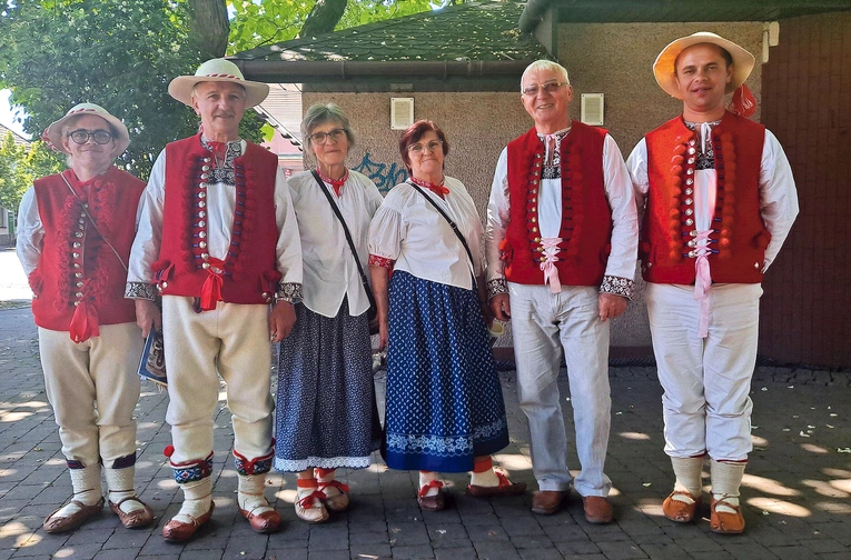 Pielgrzymi,  którzy  do Andrychowa przybyli  aż z Koniakowa.