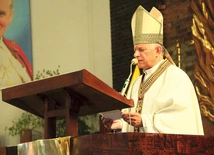  Arcybiskup Mieczysław Mokrzycki  mówił, że oprócz wiedzy ważne  są wiara i wartości. 