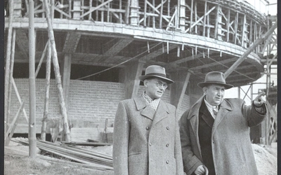 Plac budowy odwiedzili Jerzy Ziętek i Aleksander Zawadzki. Fotografie przechowywane są w zasobach Archiwum Państwowego w Katowicach. 
