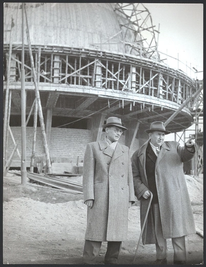 Plac budowy odwiedzili Jerzy Ziętek i Aleksander Zawadzki. Fotografie przechowywane są w zasobach Archiwum Państwowego w Katowicach. 