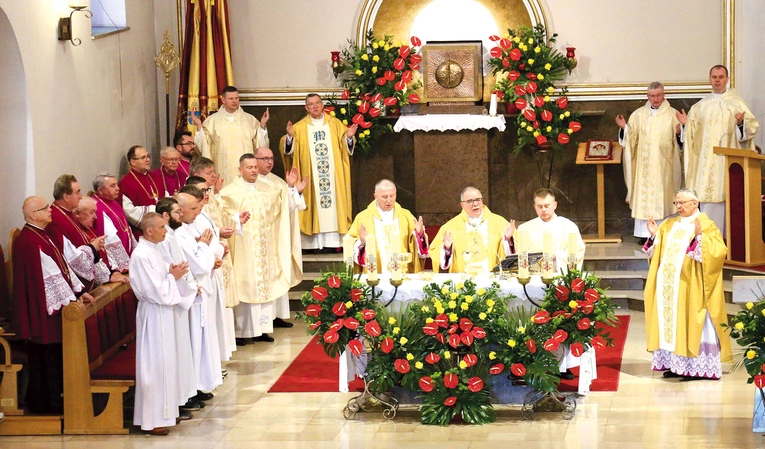 Mszy św. przewodniczył nuncjusz apostolski w Polsce abp Antonio Guido Filipazzi.