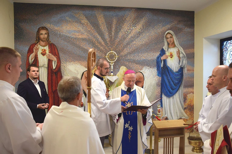 Modlitwę w kaplicy odmówił  bp M. Solarczyk.