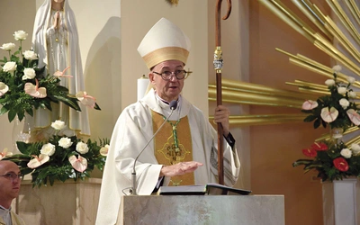 Abp Galbas w czasie głoszenia homilii.