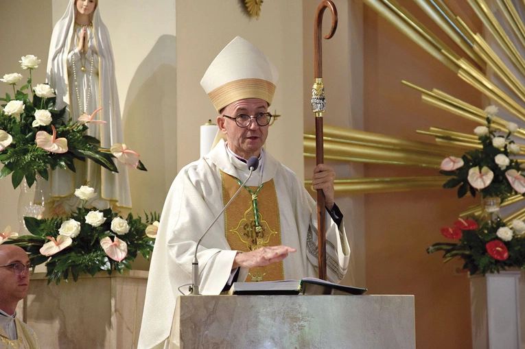 Abp Galbas w czasie głoszenia homilii.
